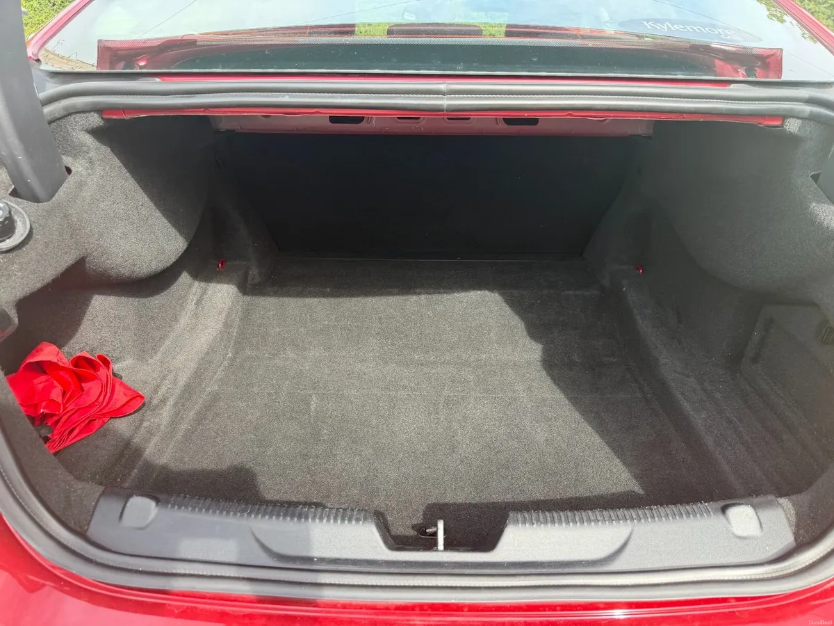 2016 Jaguar XE SE - Image 5