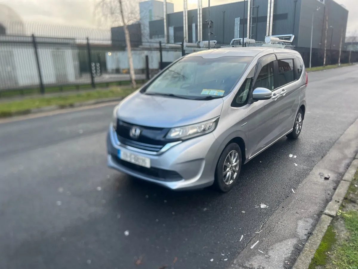 2017 Honda freed hybrid 6 seats - Image 1