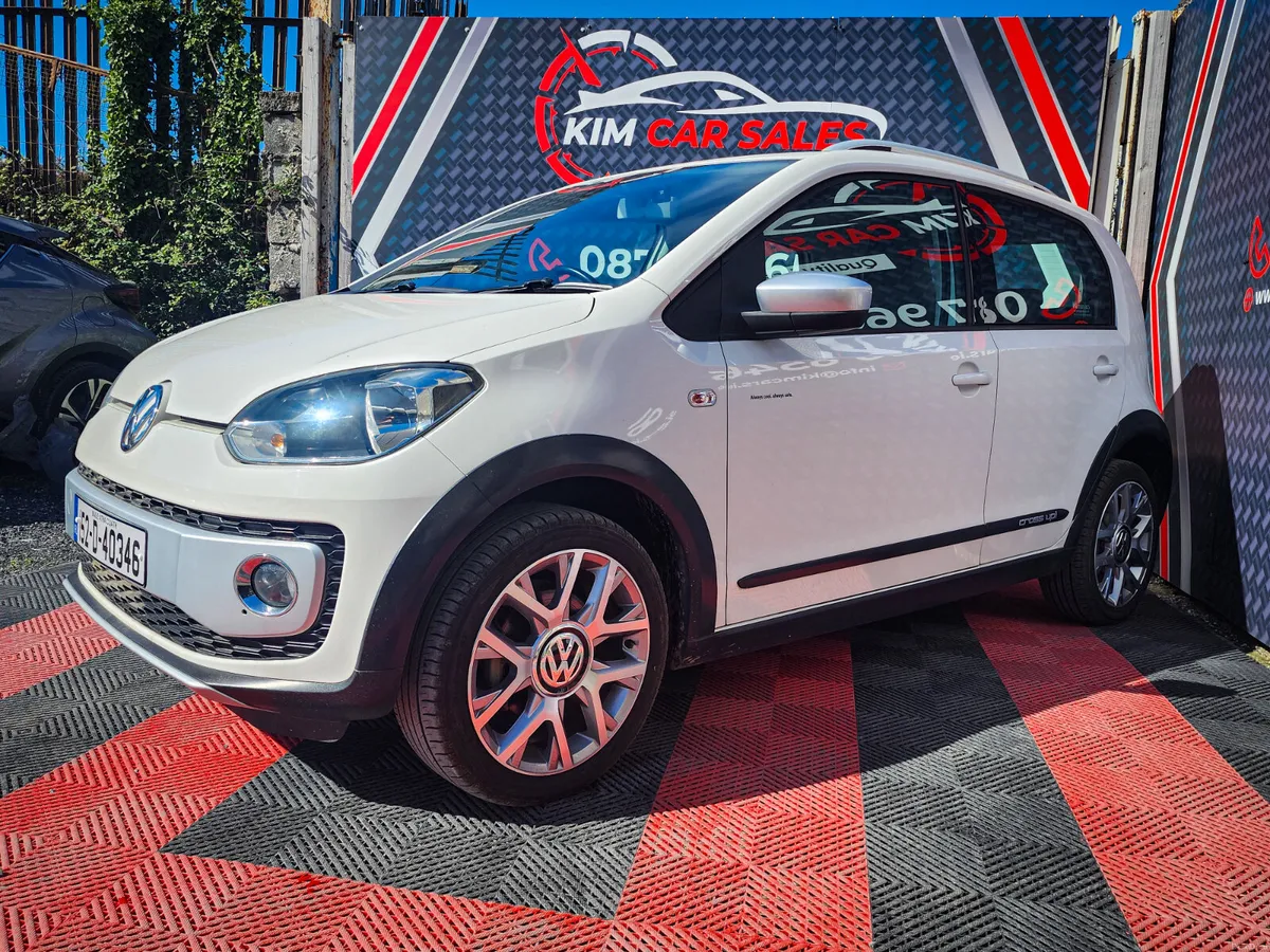 2015 Volkswagen up! Cross - Image 4