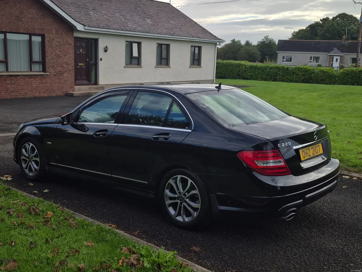 Mercedes-Benz C-Class 2011 - Image 3