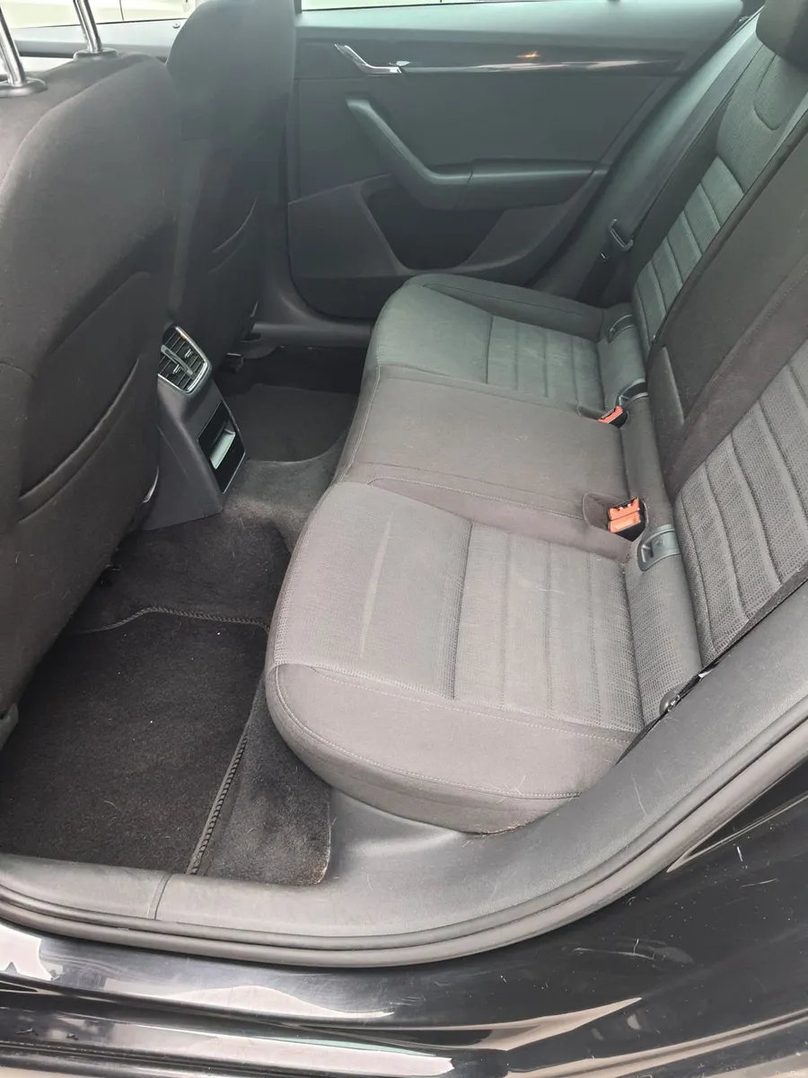 Skoda Octavia 2015 AUTOMATIC DSG 1.6L - Image 5