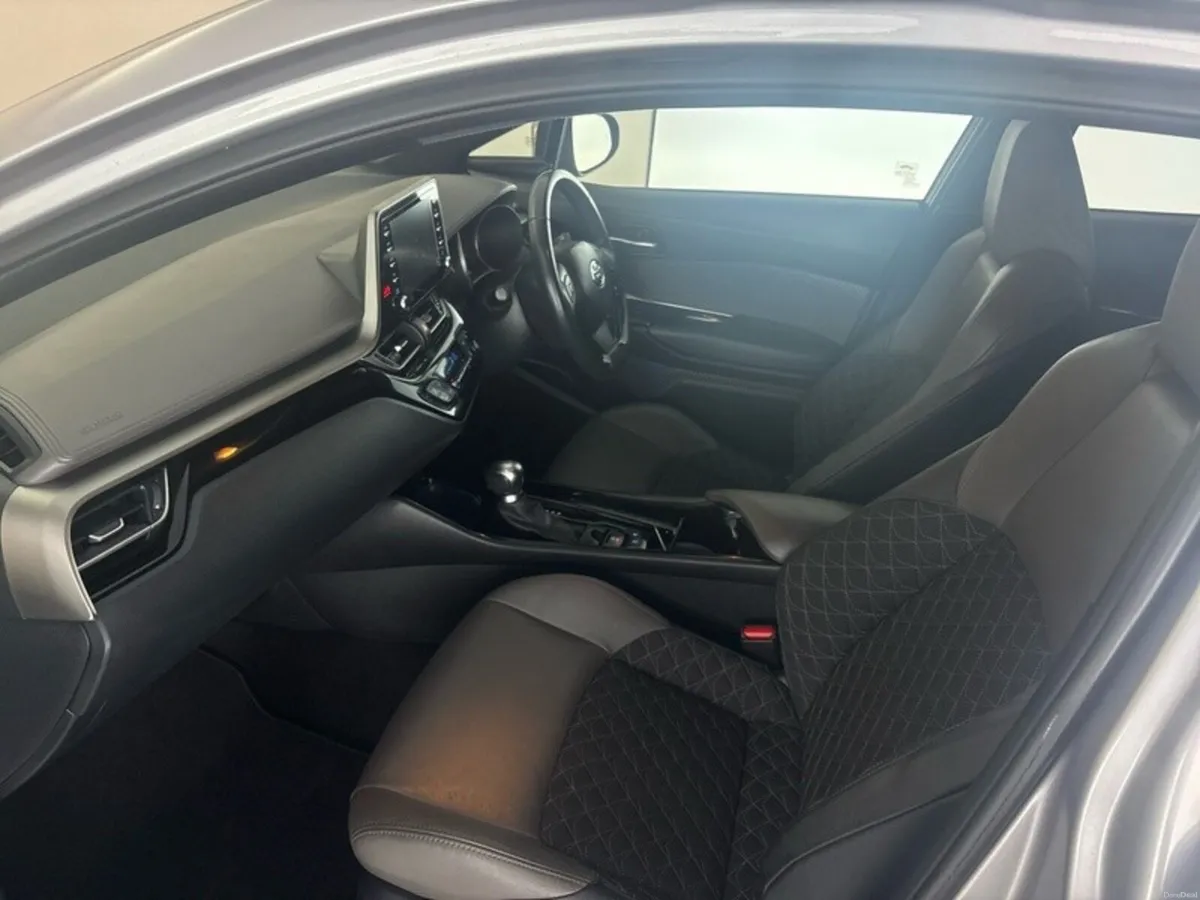 Toyota C-HR C-HR 1.8 HYBRID SOL - Image 6