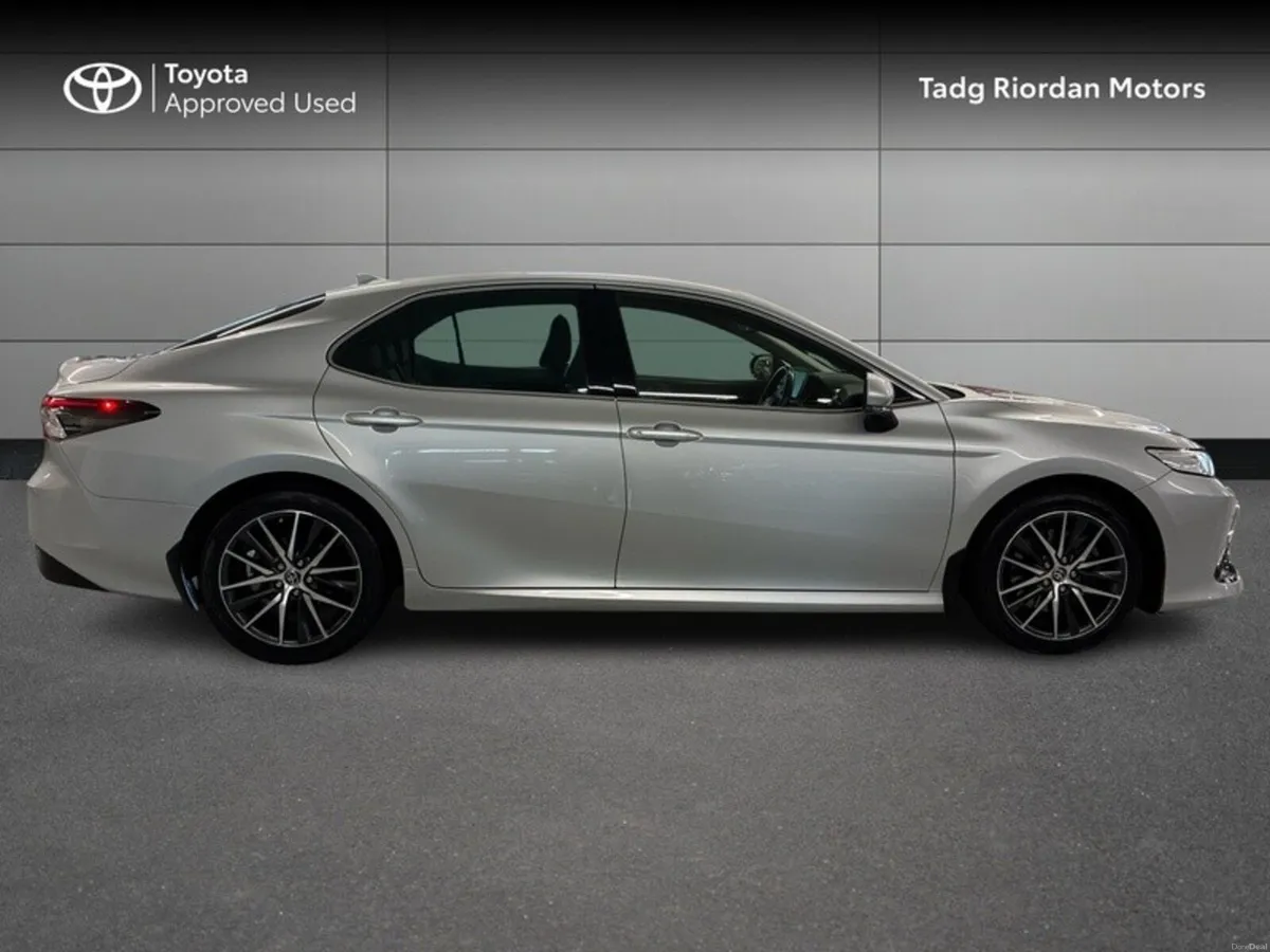 Toyota Camry PLATINUM EDITION - Image 3