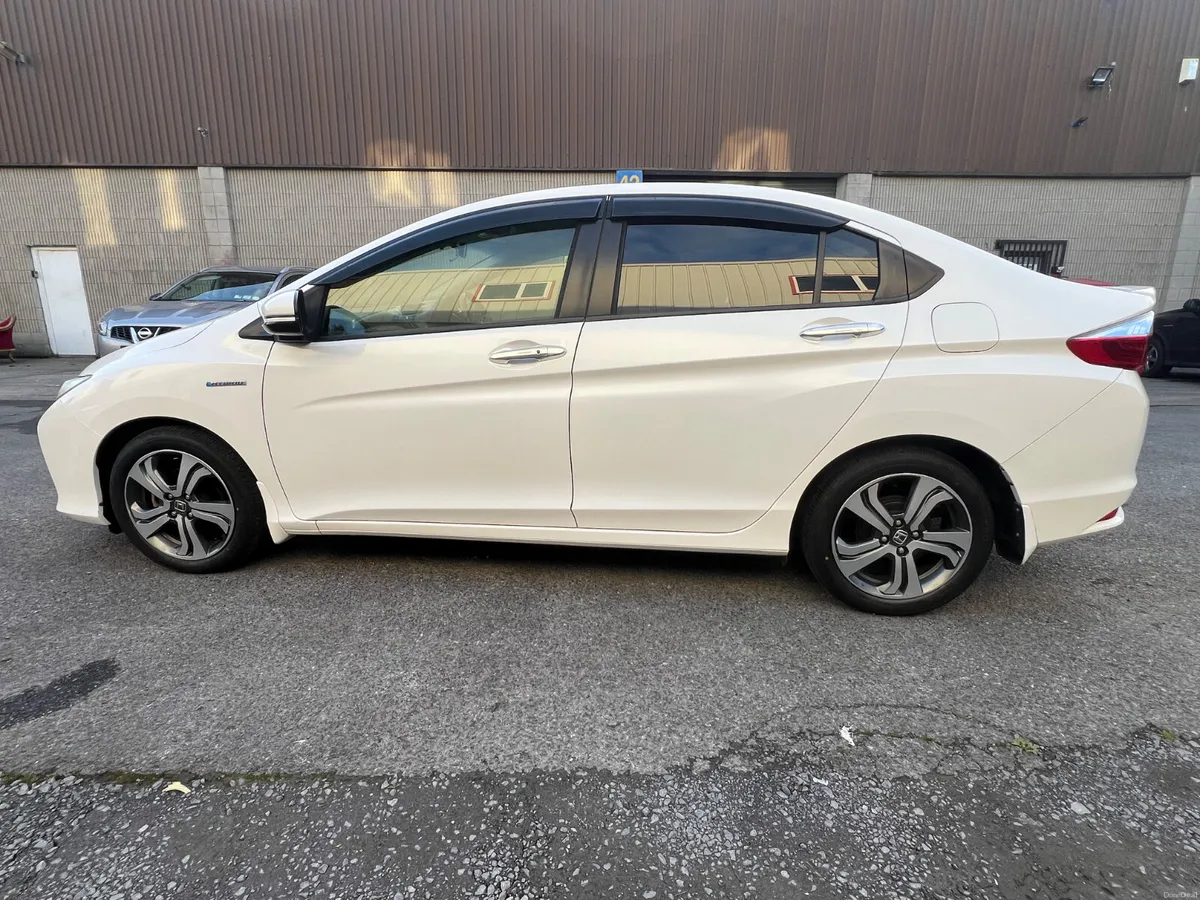 2015 Honda Grace 1.5L Hybrid - Image 5