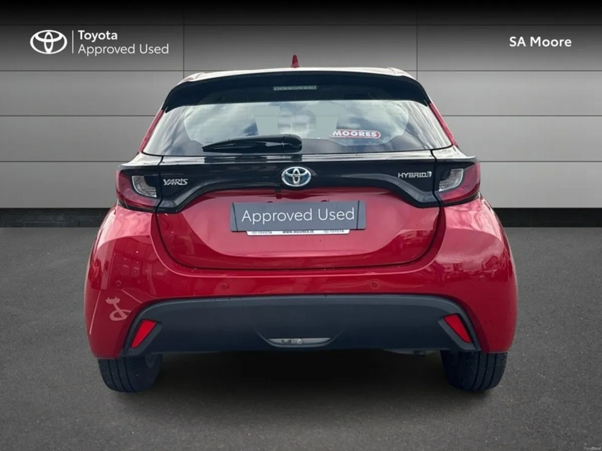 Toyota Yaris HYBRID LUNA - Image 4