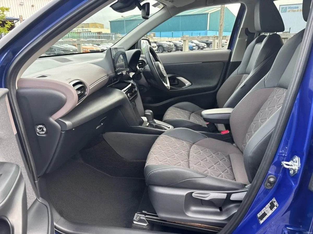 Toyota Yaris Cross HYBRID SOL - Image 6