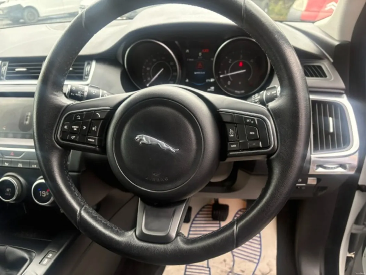 Jaguar E-Pace 2018 - Image 3