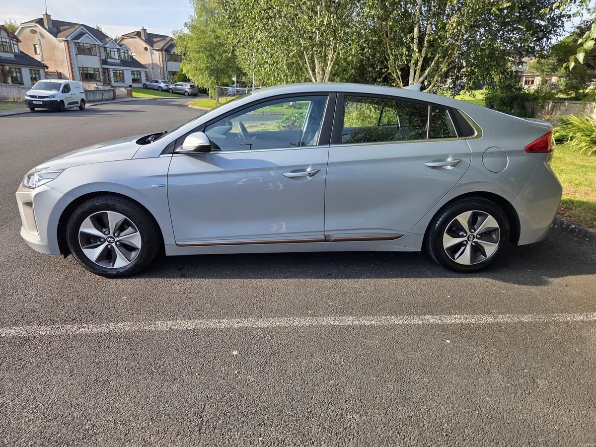 2017 Hyundai Ioniq - Image 3