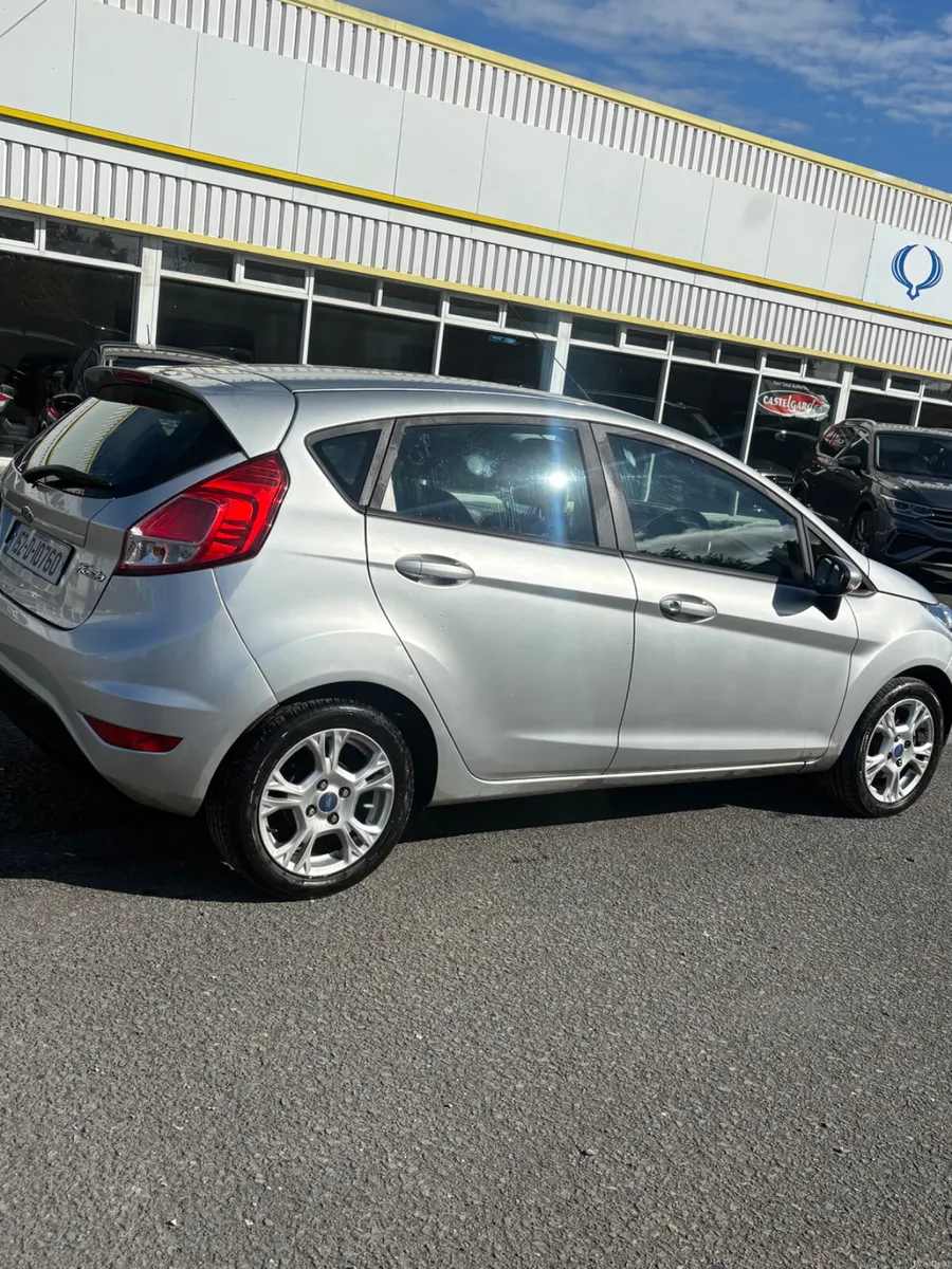 Ford Fiesta 2015 - Image 5