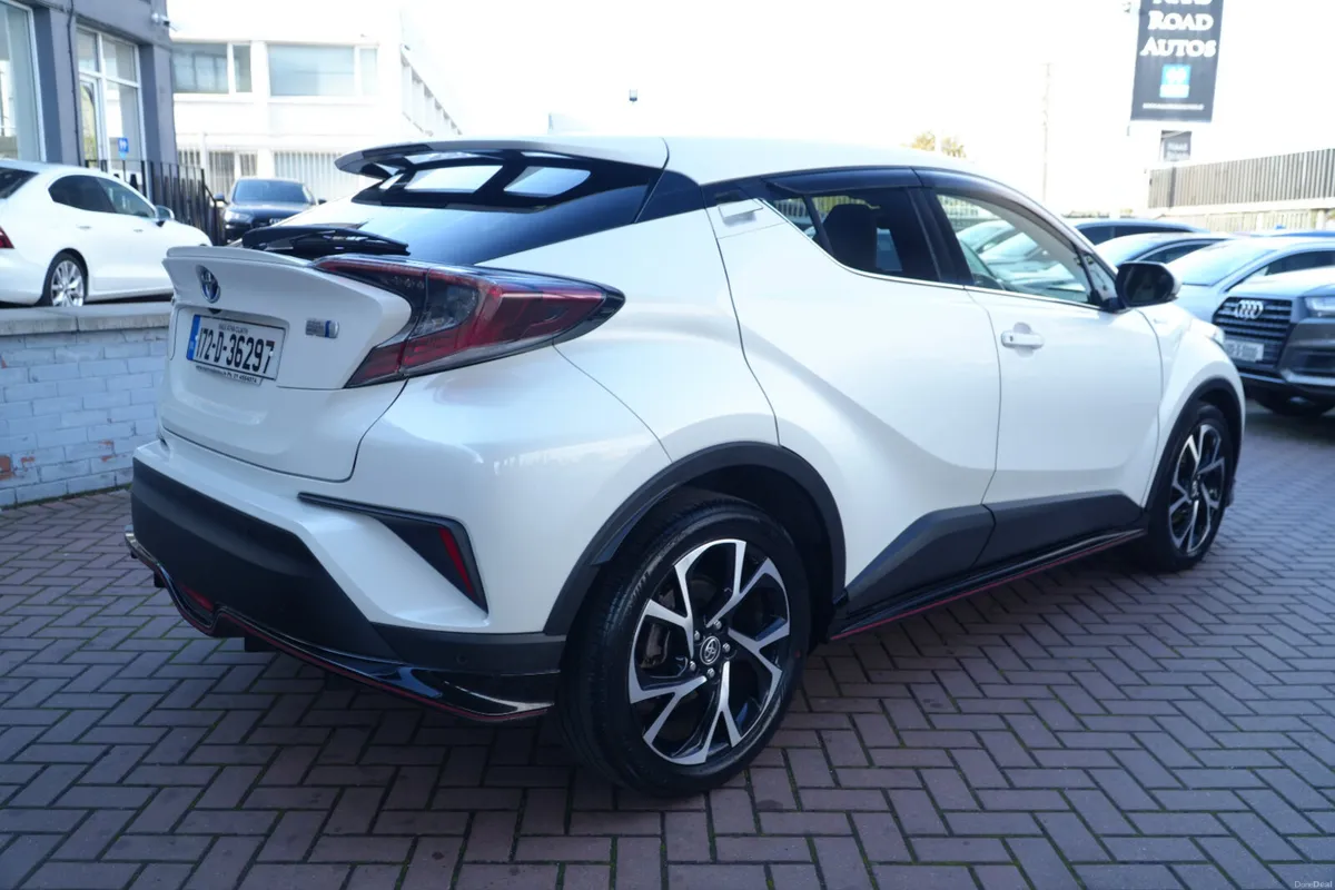 1.8 PETROL HYBRID SPORT SYNERGY DRIVE 5DR HATCHBAC - Image 4