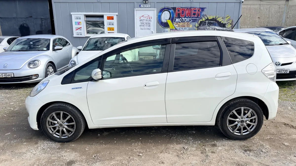 2013 Honda Fit Hybrid  Half Leather - Image 4