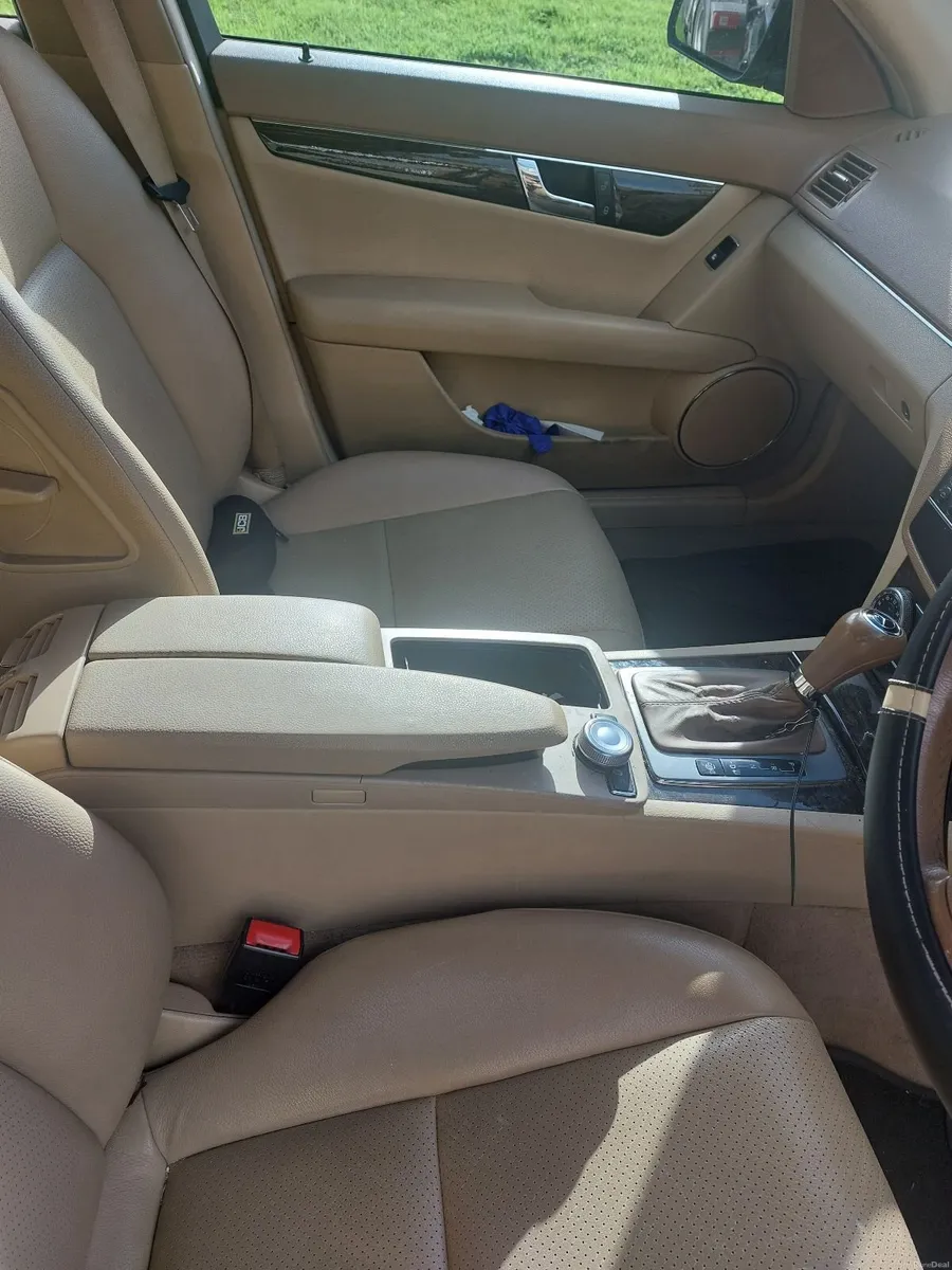 Mercedes-Benz C-Class 2009 - Image 3