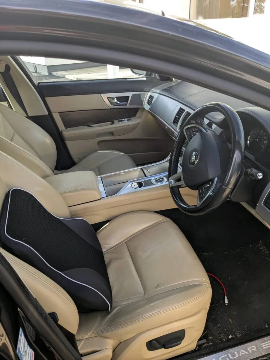 Jaguar XF - Image 2