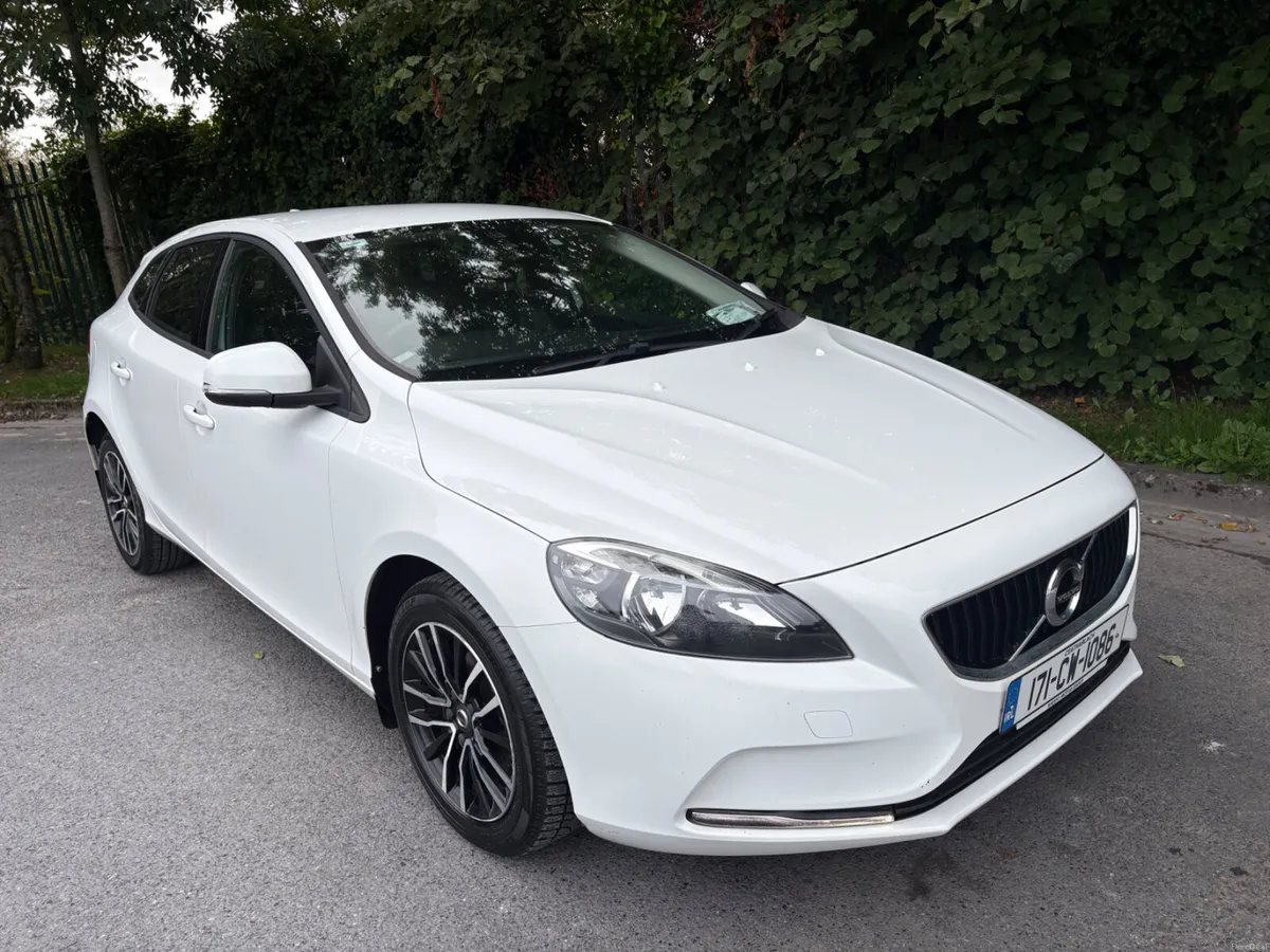 Volvo V40 2017 - Image 2