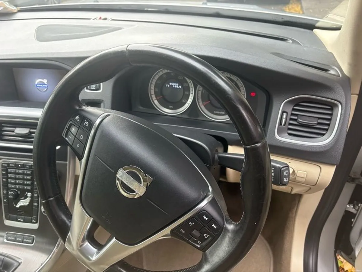 2012 Volvo V60 - Image 6