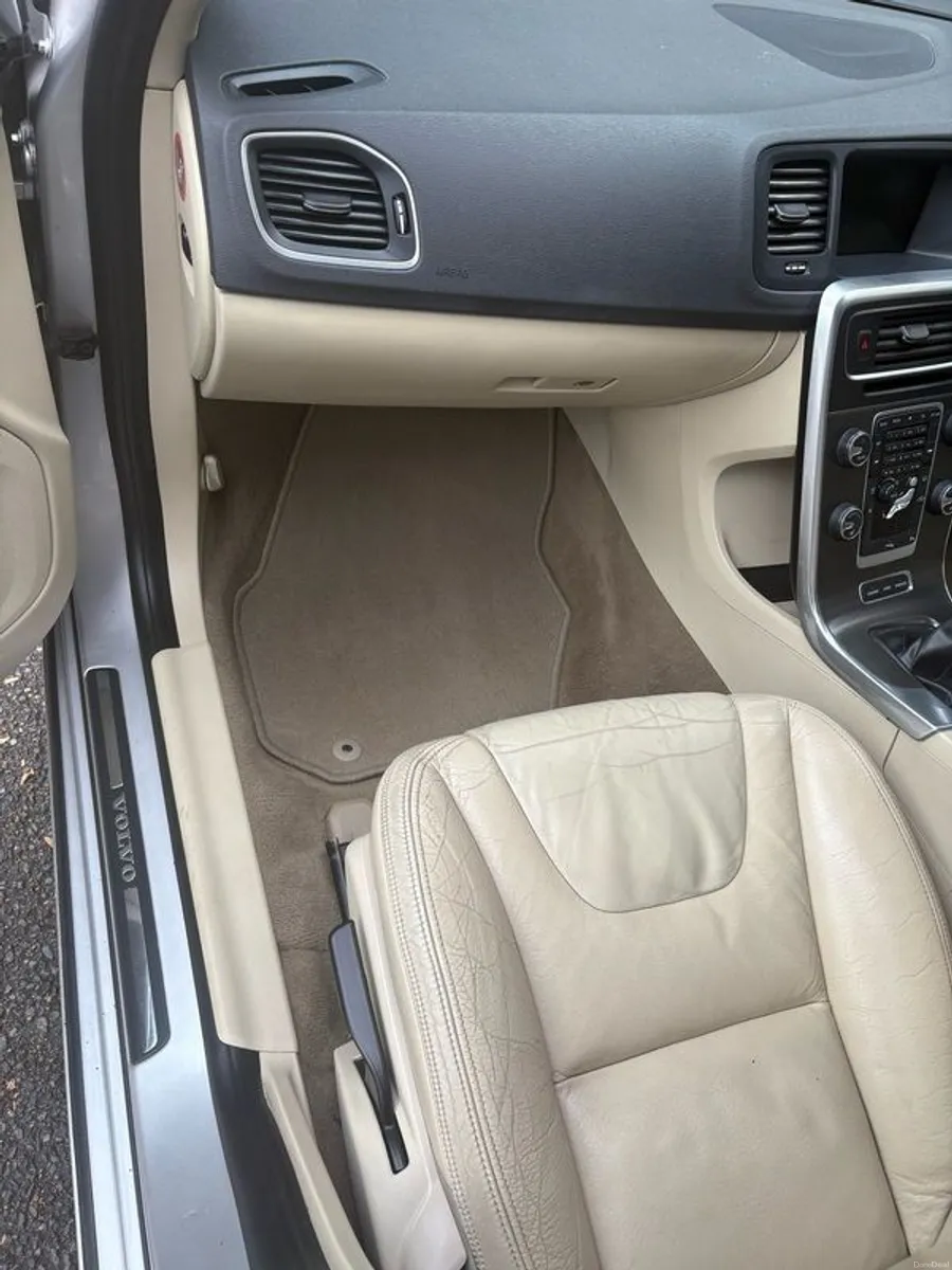 2012 Volvo V60 - Image 4