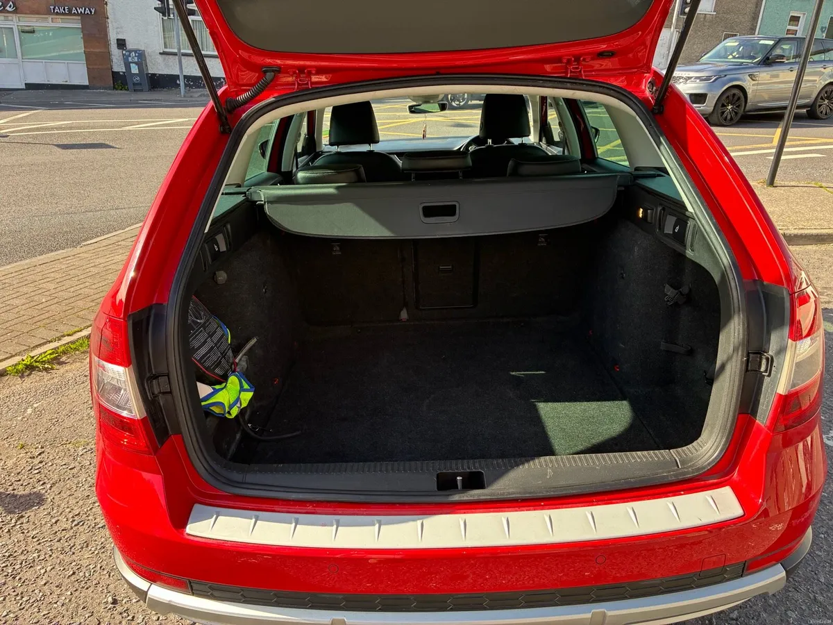 Skoda Octavia Scout AUTO. - Image 5