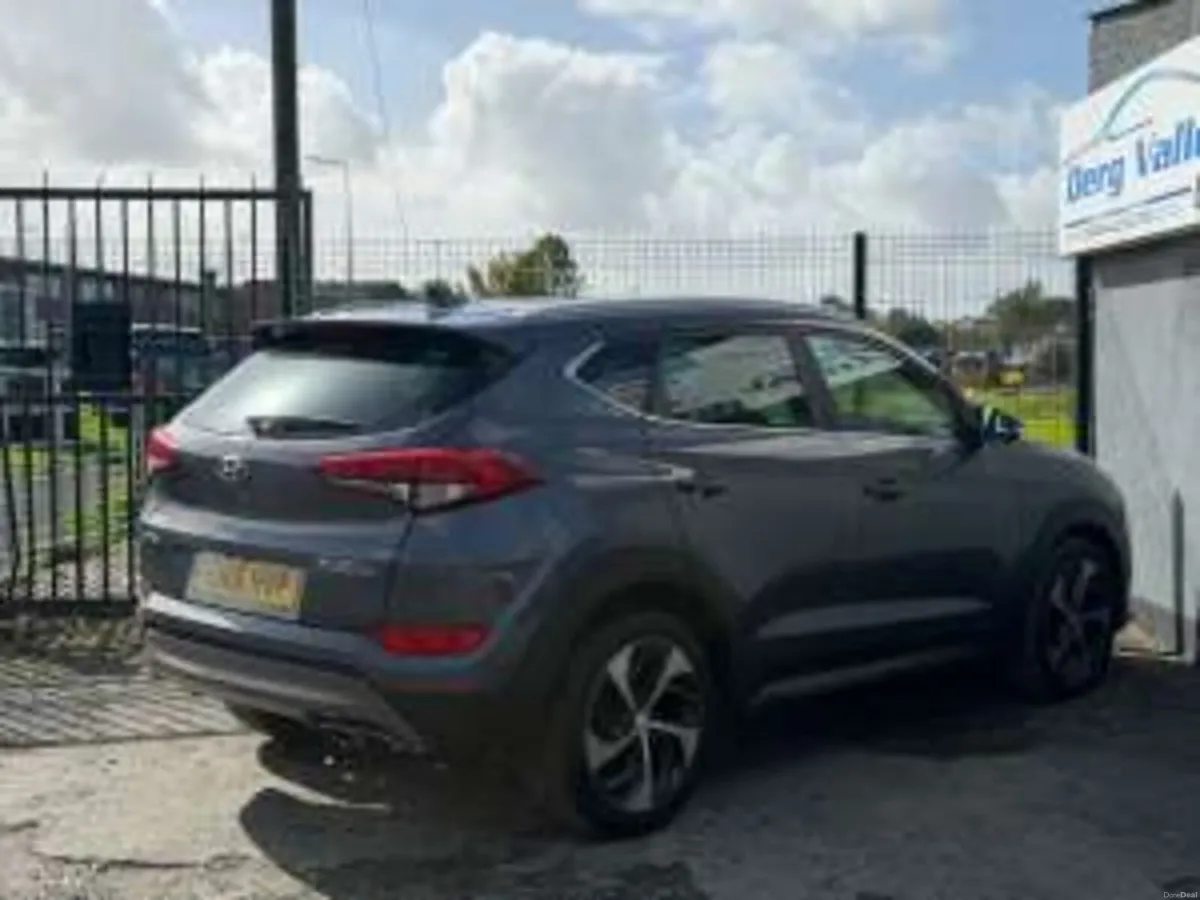 HYUNDAI TUCSON 2.0 Tucson Premium Blue Drive 2WD C - Image 4