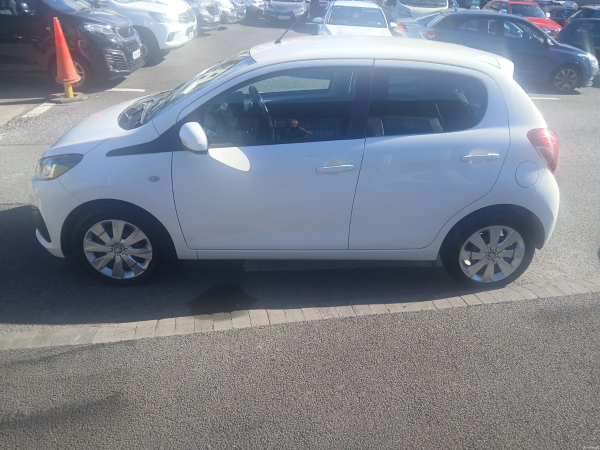 Peugeot 108  1 litre. 2018. 5dr - Image 3