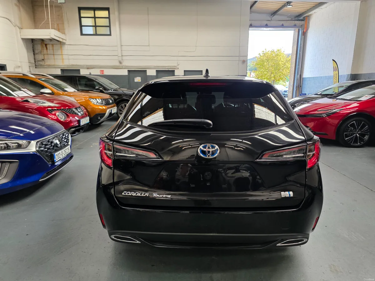2020 Toyota Corolla Touring Hybrid - Image 5