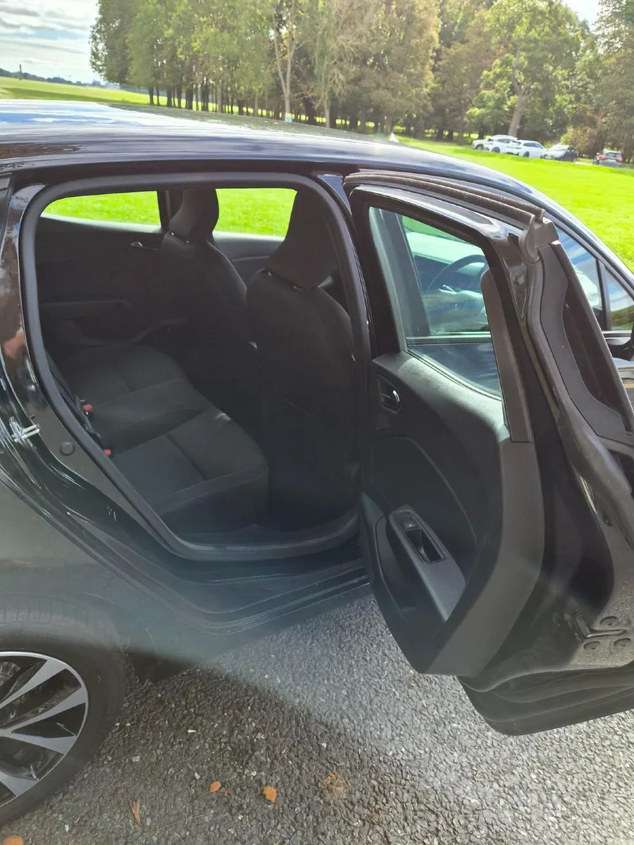 Renault Clio 2022 - Image 6