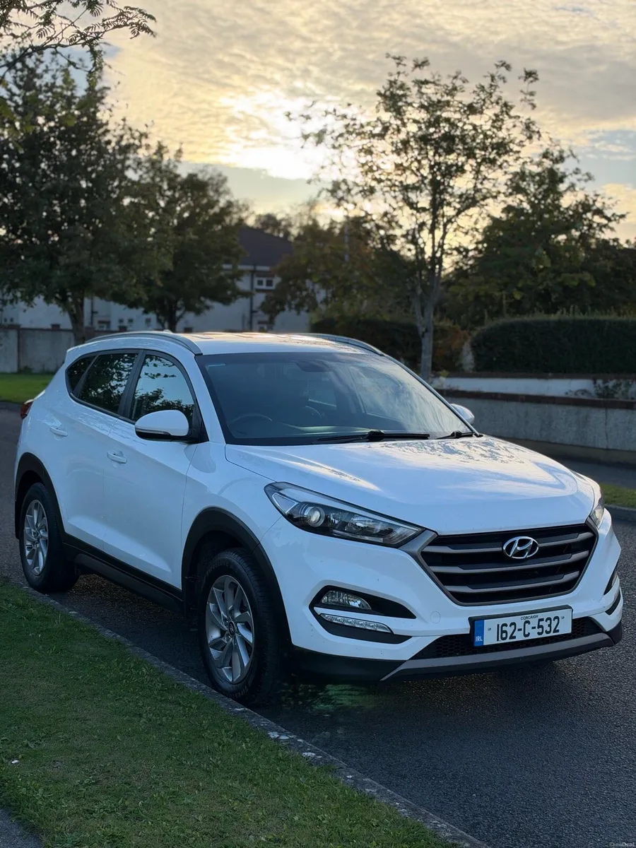 162 Hyundai Tucson Executive IMMACULATE CONDITION - Image 2
