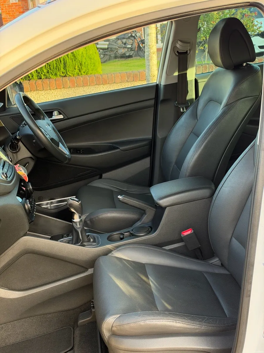 162 Hyundai Tucson Executive IMMACULATE CONDITION - Image 6