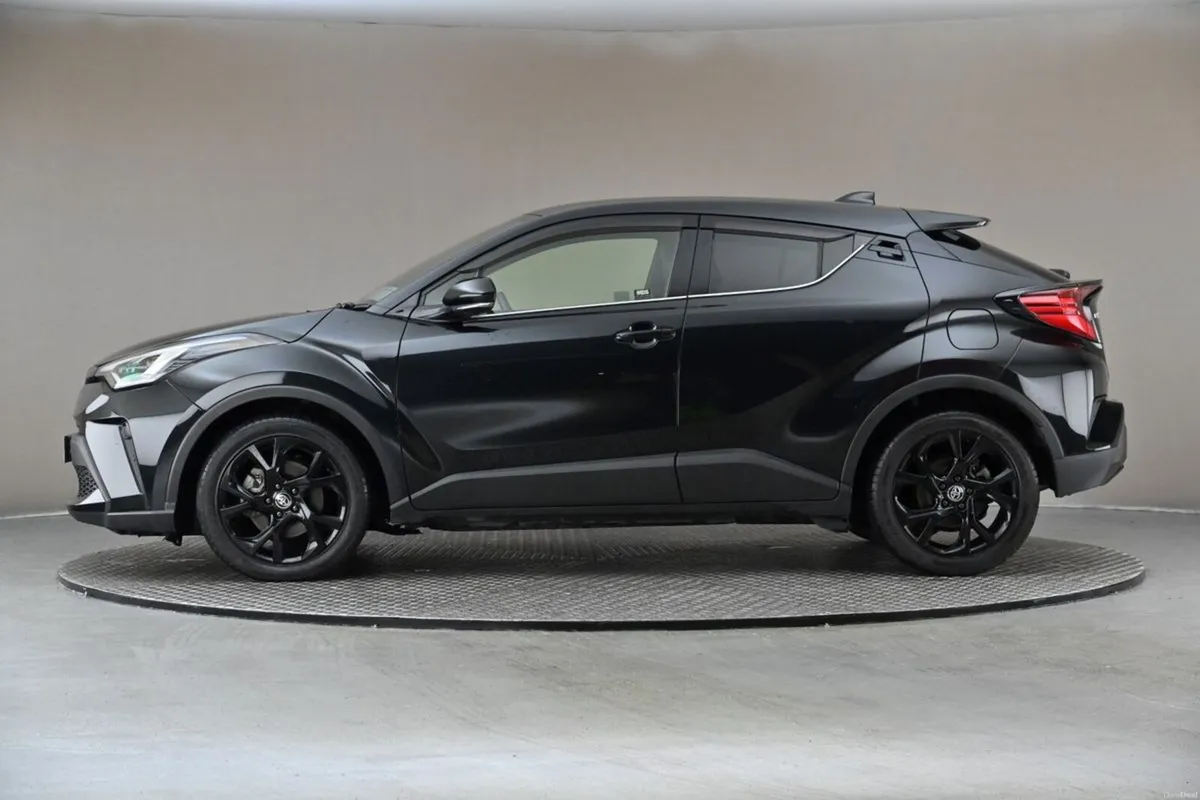Toyota C-HR 1.8 HYBRID **HALF LEATHER**360 PAN CAM - Image 5