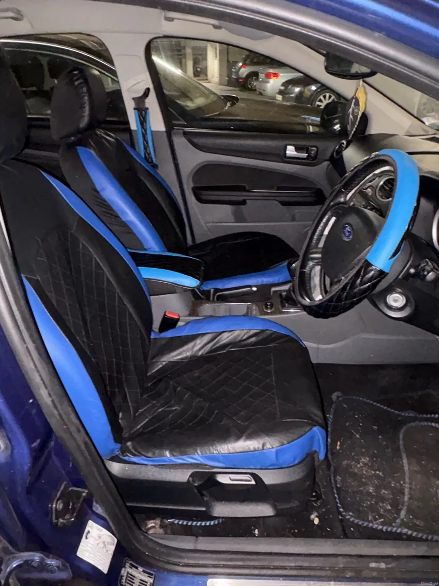 Ford Focus Ghia - Image 4