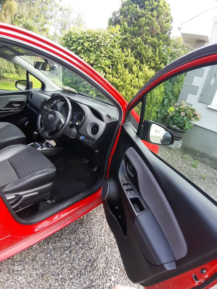 Toyota yaris hybrid for sale - Image 4