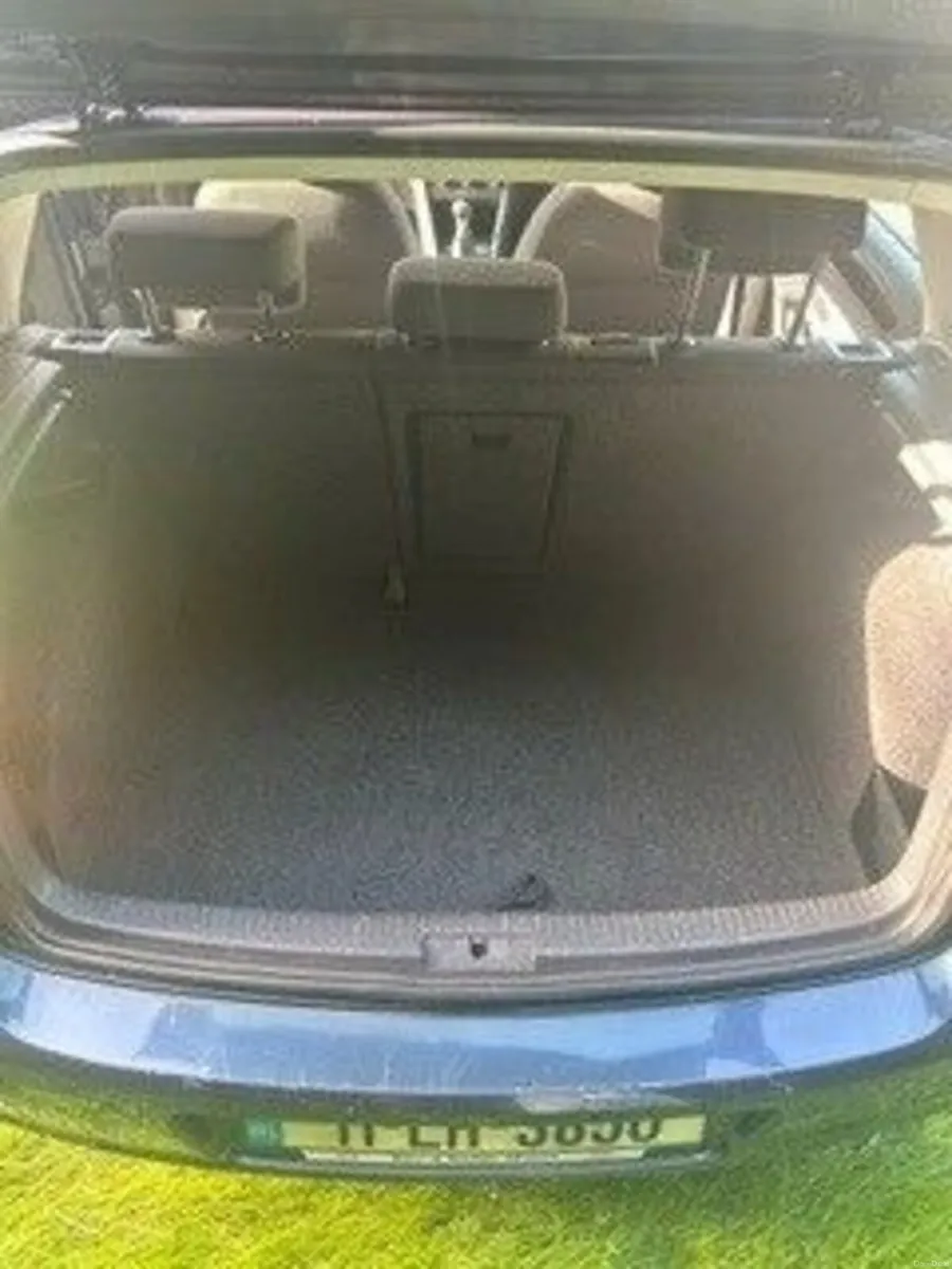 Volkswagen Golf 2011 1.6 Diesel - Image 2