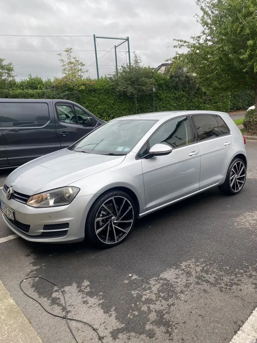 Volkswagen Golf - Image 1