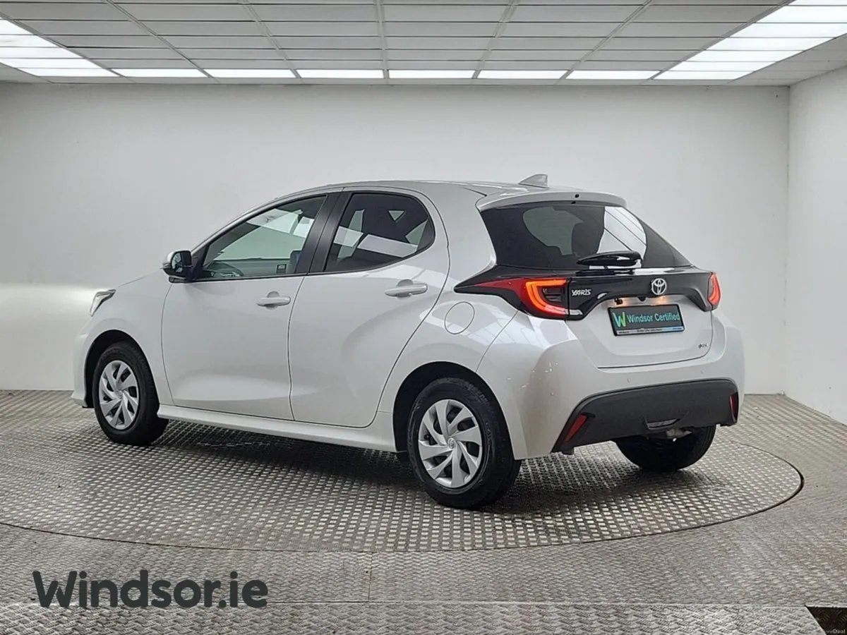 Toyota Yaris HYBRID G Edition - Image 2