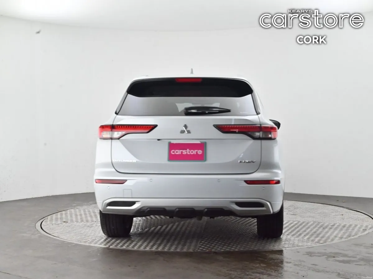 Mitsubishi Outlander PHEV 4WD * STUNNING INTERIOR - Image 4