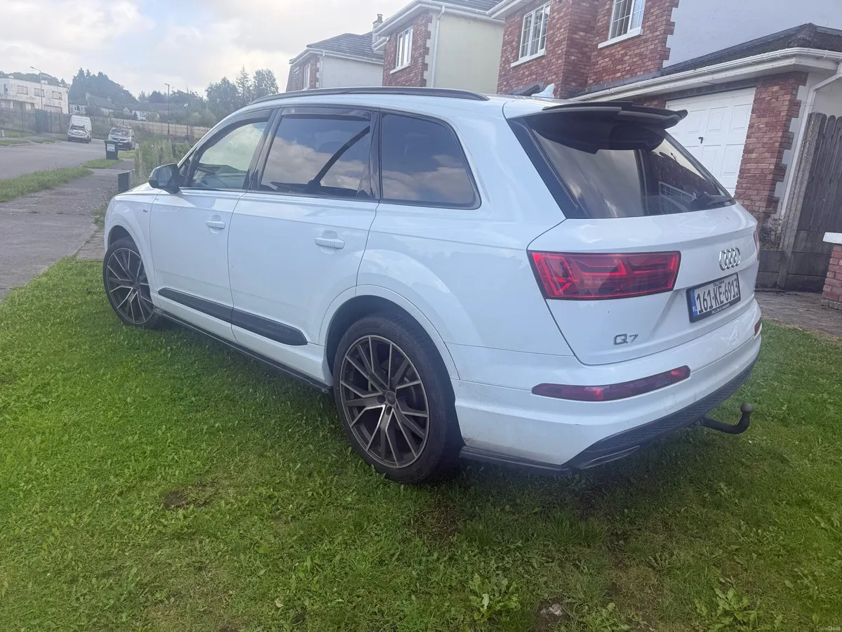 Audi q7 7 Seater S-Line Quattro V6 - Image 2