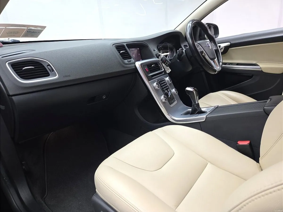 Volvo S60  D3 SE 4DR - Image 4