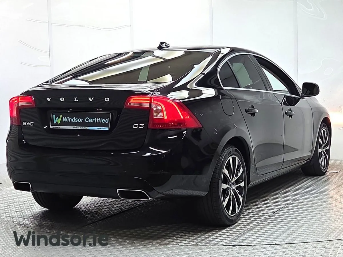 Volvo S60  D3 SE 4DR - Image 2