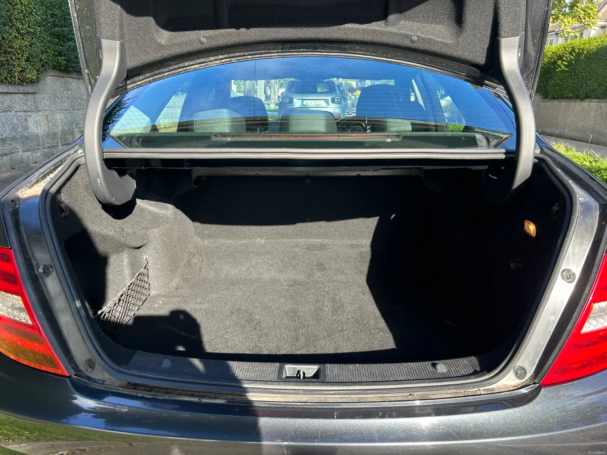2013 MERCEDES C CLASS MANUAL LEATHER INTERIOR - Image 6