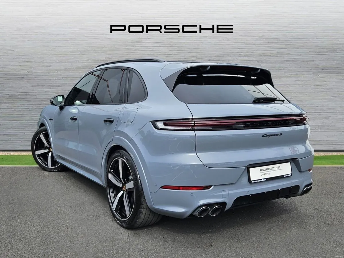 Porsche Cayenne S E-Hybrid - Image 2