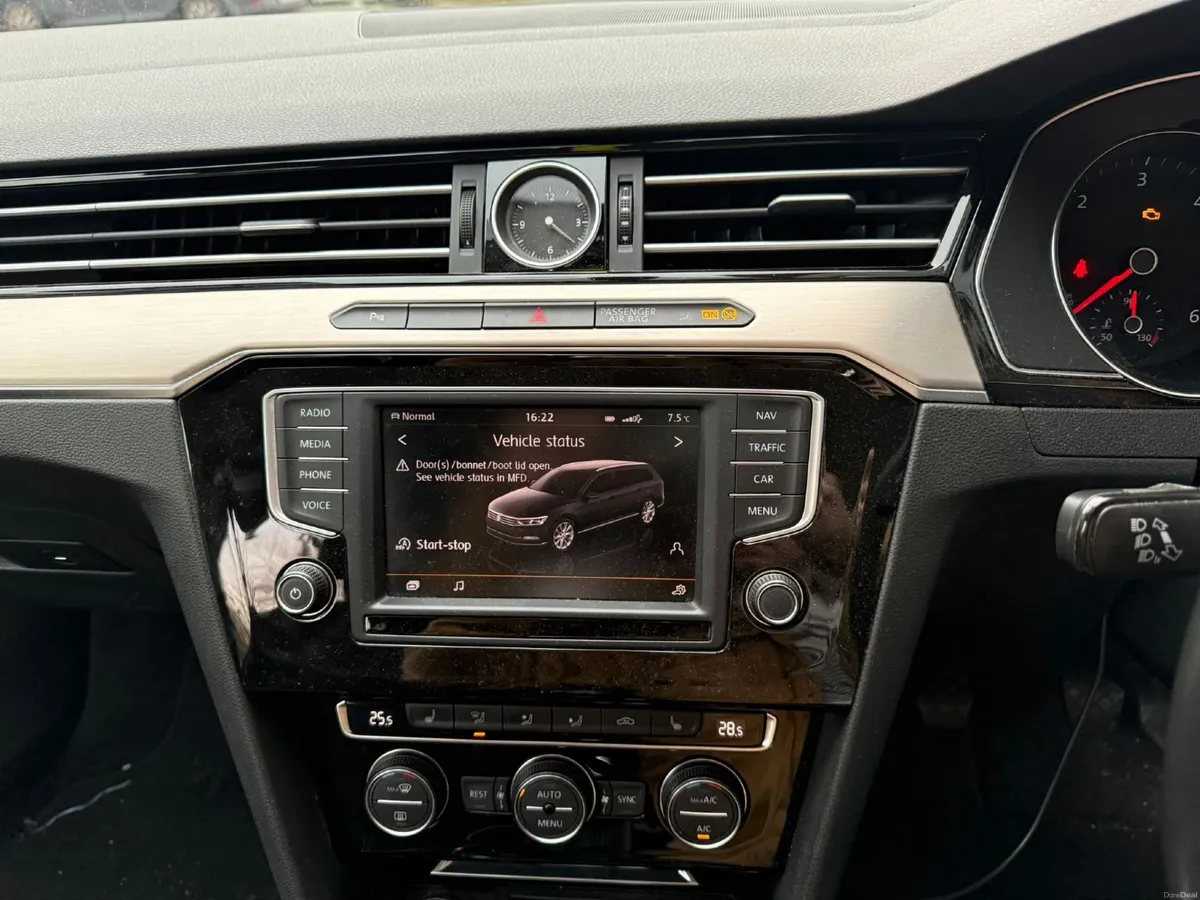 Volkswagen Passat 2016 - Image 6