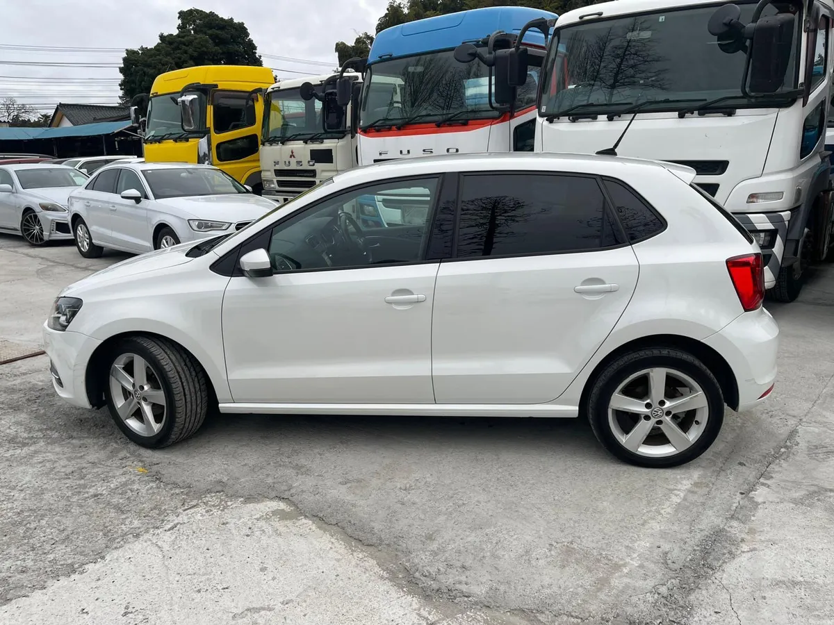 Volkswagen Polo 2017 - 1.2TSI AUTO - Image 4
