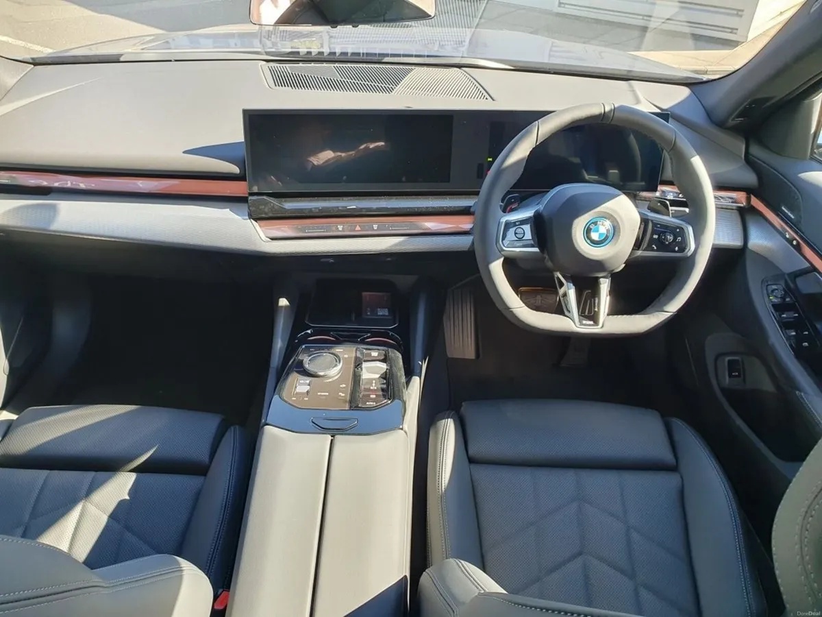 BMW 5-Series 530e M Sport Saloon - Image 4