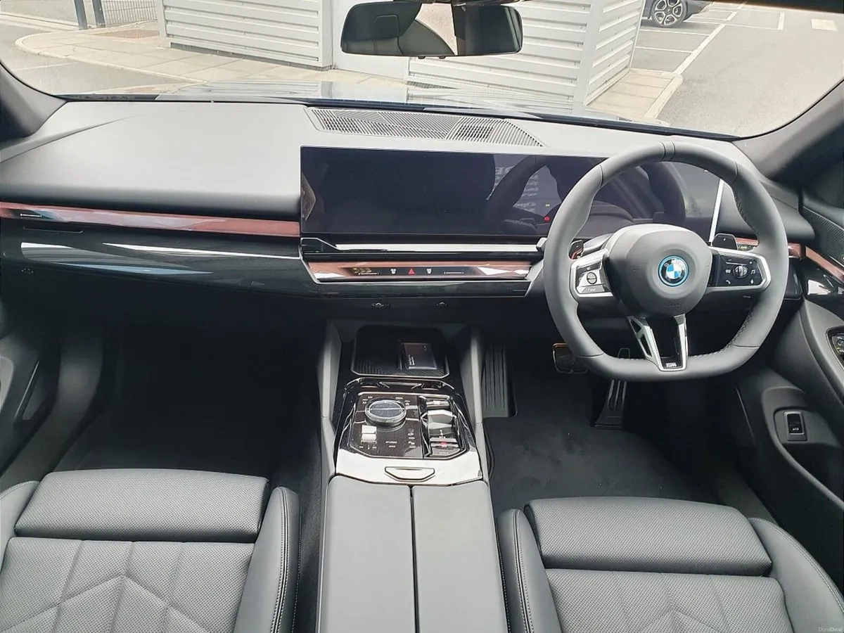 BMW 5-Series 530e M Sport Saloon - Image 4
