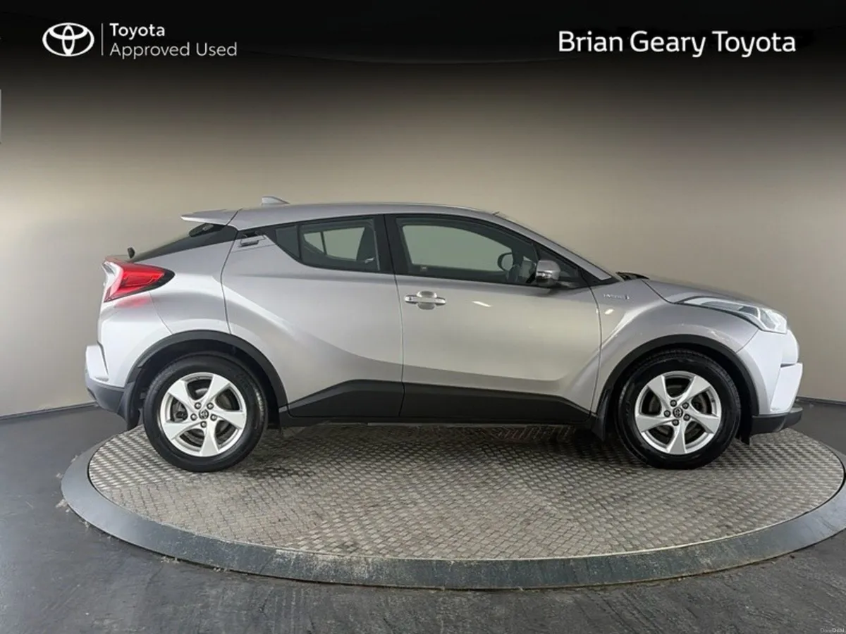 Toyota C-HR HYBRID LUNA - Image 3