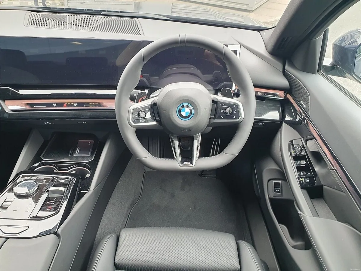 BMW 5-Series 530e M Sport Saloon - Image 5