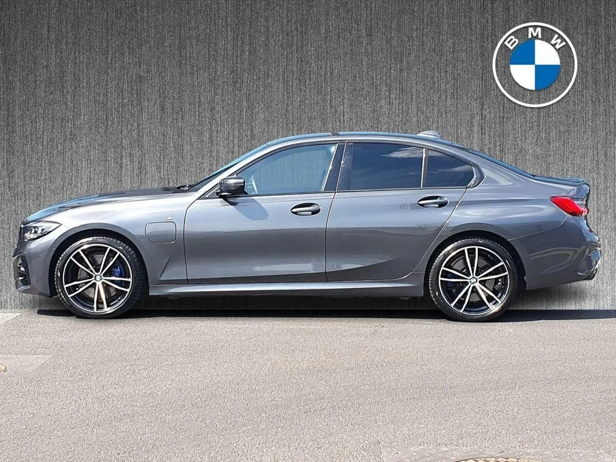 BMW 3-Series 330e M Sport Saloon - Image 3