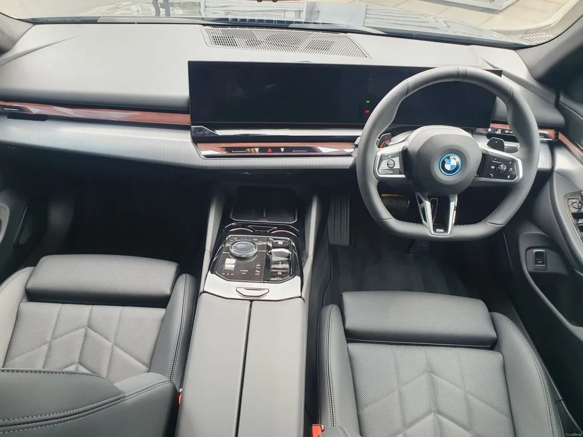 BMW 5-Series 530e M Sport Saloon - Image 4