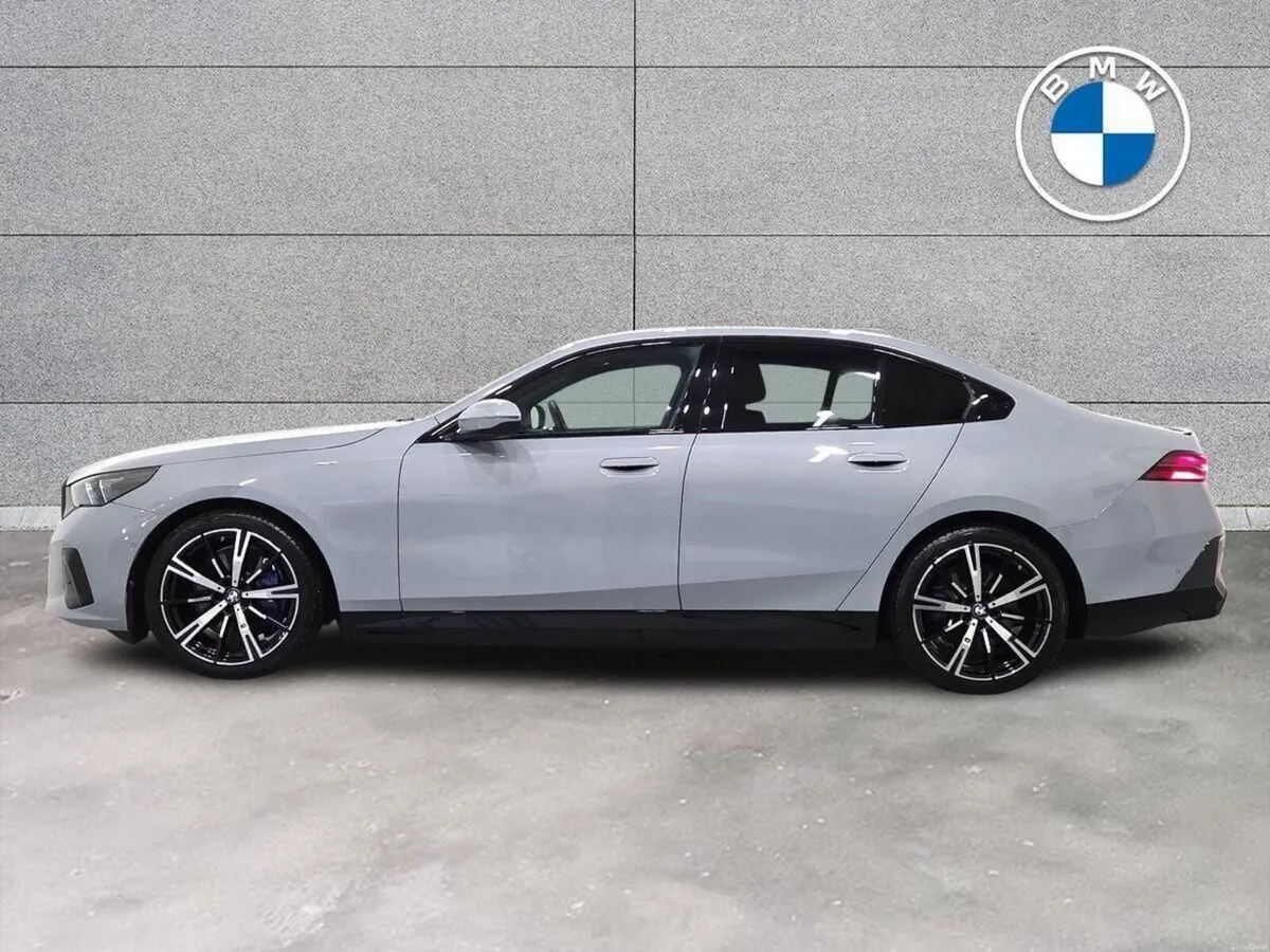 BMW i5 eDrive40 M Sport Pro Saloon - Image 3