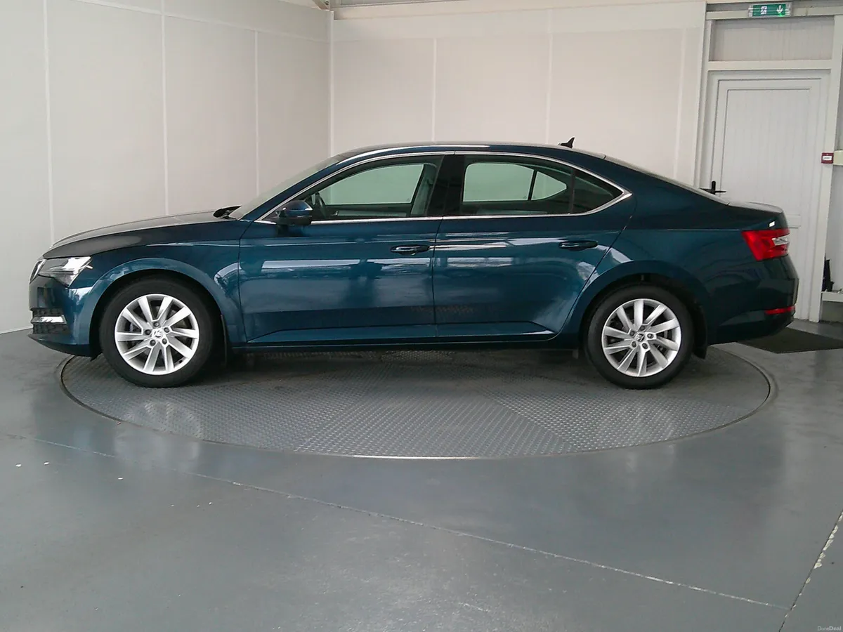 Skoda Superb 2021 - Image 4