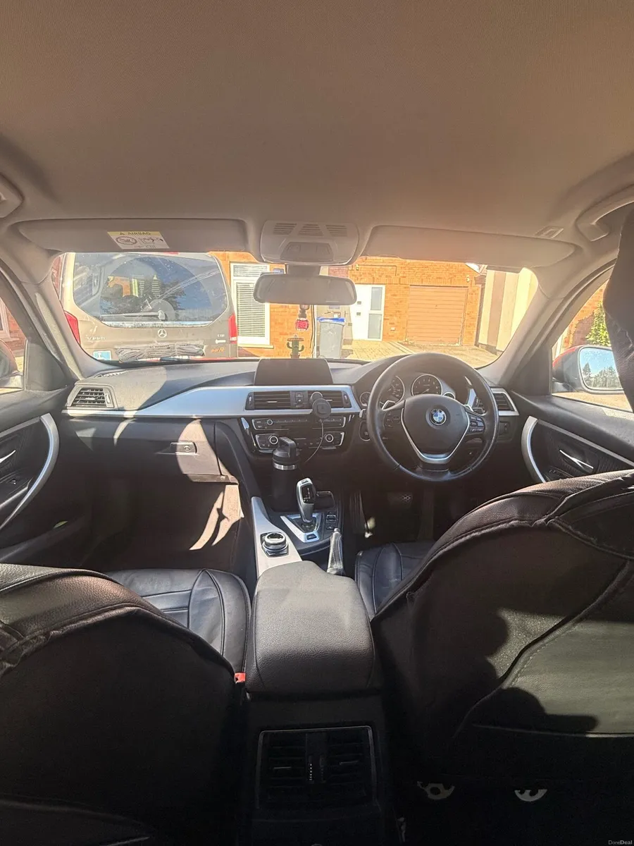 BMW 3-Series 2018 - Image 2